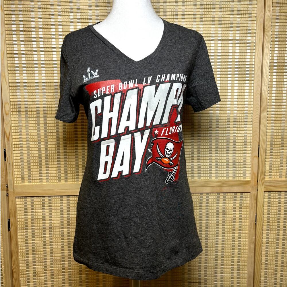 Tampa Bay Buccaneers Super Bowl LV Gray Women's V Neck Tee Size M